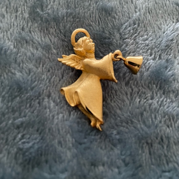 Vintage EUC Robyn Rush Christmas angel pin with movable dangling bell - Picture 1 of 7